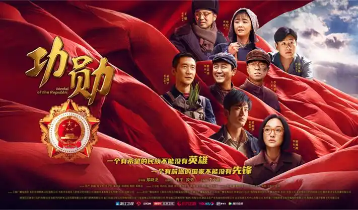 雪线漫游社专题轮播图：首尔乙支路印刷巷的夜间工作台示意